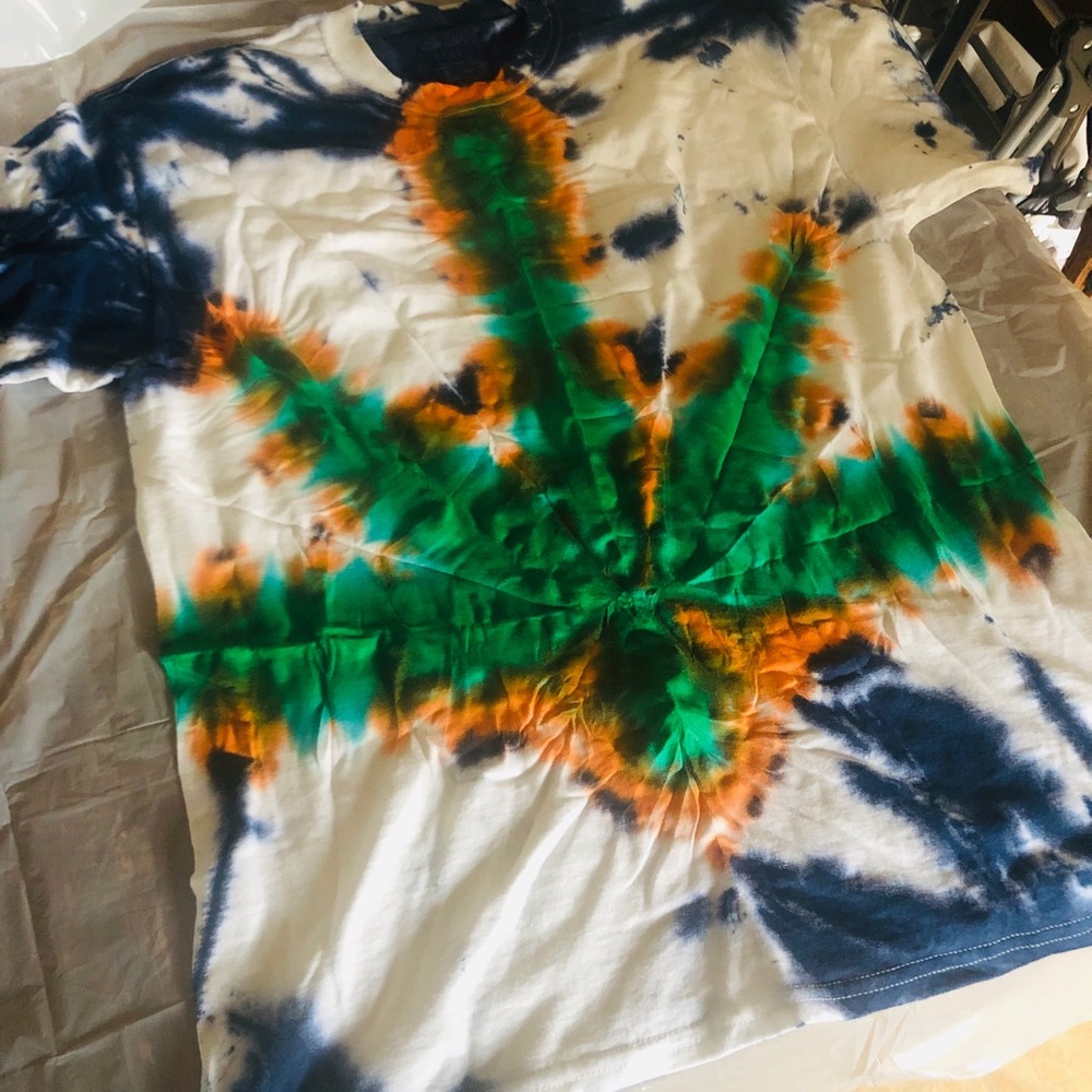 Pot leaf shirt tie dye